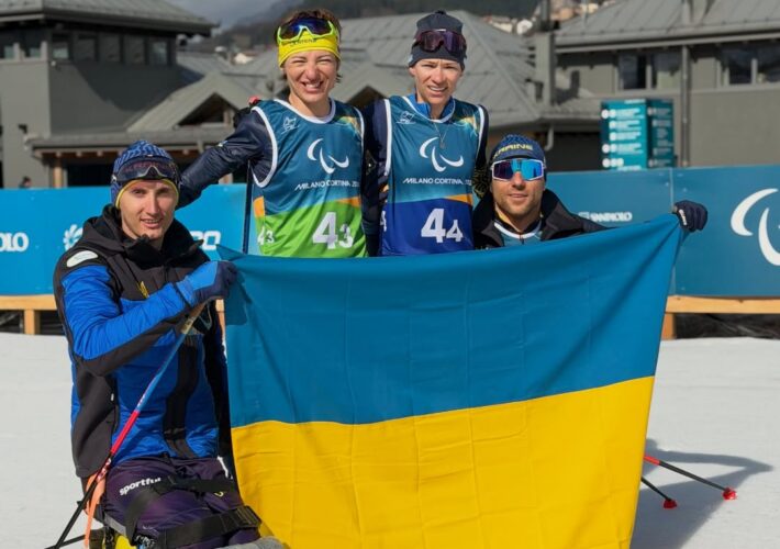 Маємо першу перемогу національної паралімпійської збірної команди України у лижних перегонах: срібло у змішаній естафеті!