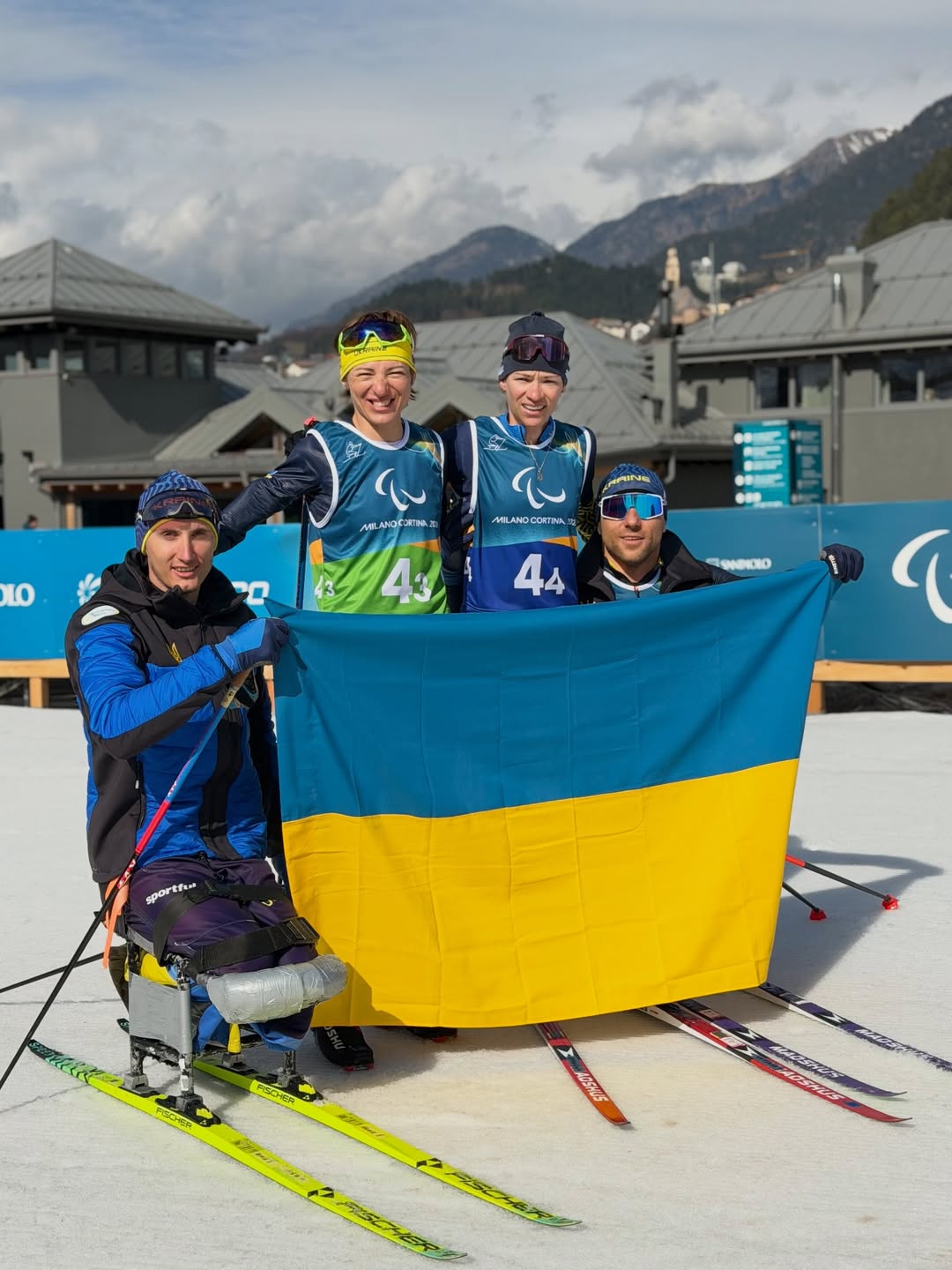 Маємо першу перемогу національної паралімпійської збірної команди України у лижних перегонах: срібло у змішаній естафеті!