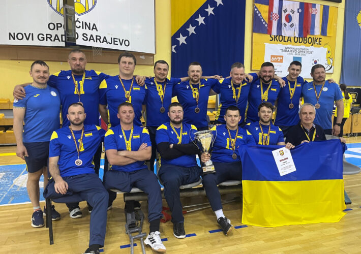 Українські волейболісти – треті на міжнародному турнірі з волейболу сидячи