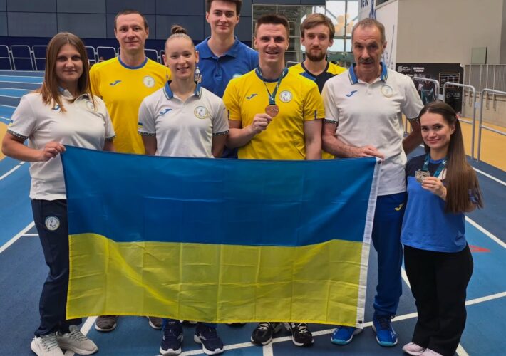 Дві медалі пара бадмінтоністів на міжнародному турнірі